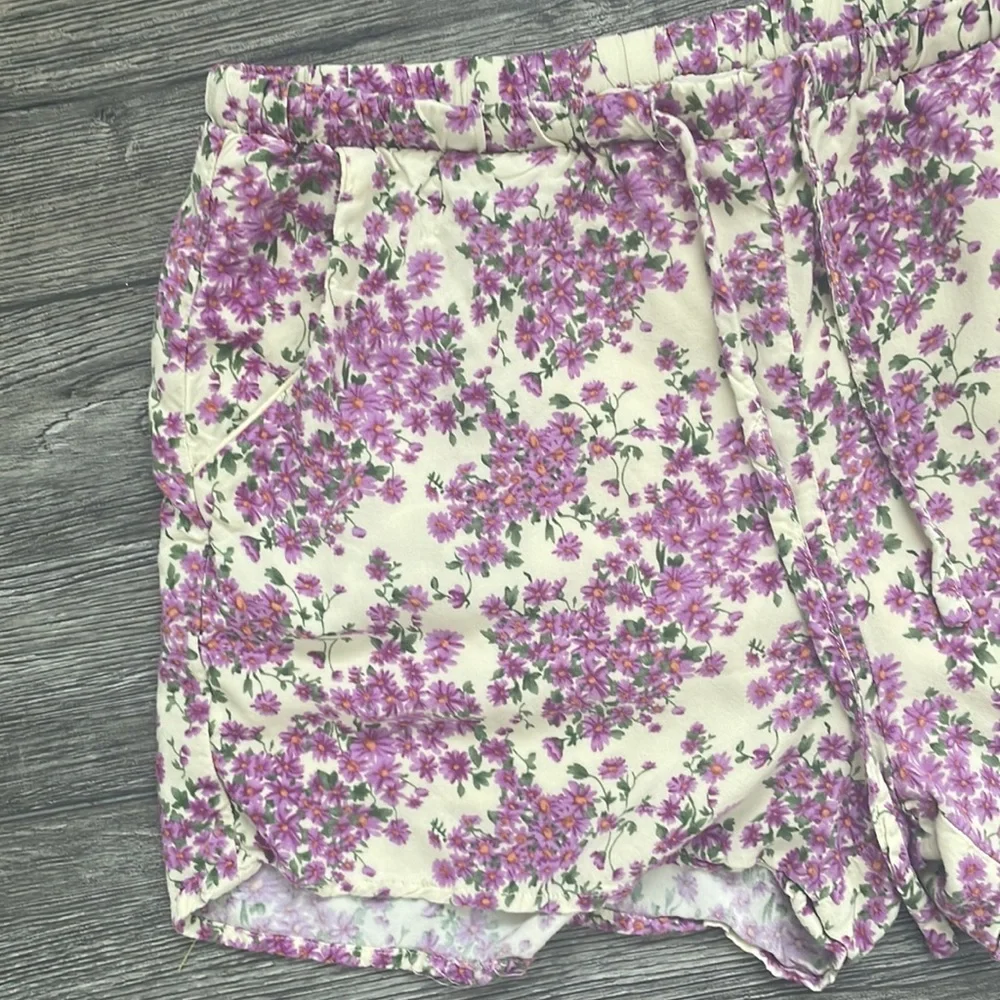 Heartloom | Purple Micro Floral Lined Drawstring Lounge Shorts Small - Picture 2 of 8